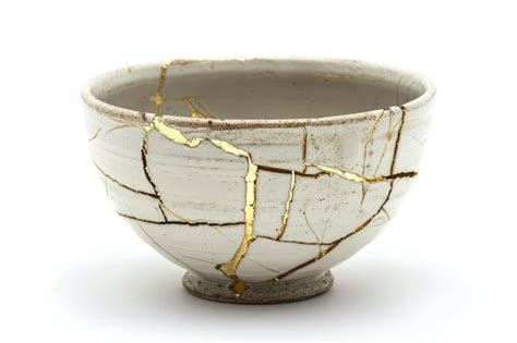 Kintsugi Bowl: Reflecting Beauty in Imperfection and Harmony Through Golden Mends